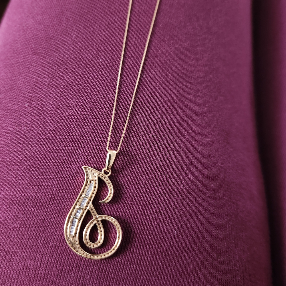Elegant Gold Initial Pendant Necklace - Picture 3 of 5